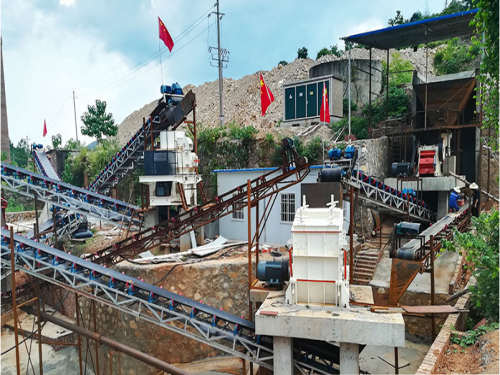 大型采石场用什么破碎机?贵州大型采石现场用什么破碎机